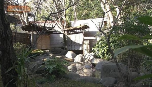 再去温泉吧带你发现日本秘境温泉，会让你想要丢掉所有的烦恼